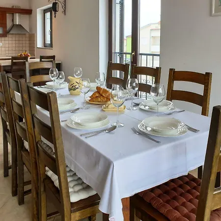 Oliva Yourcroatiaholiday * Premantura